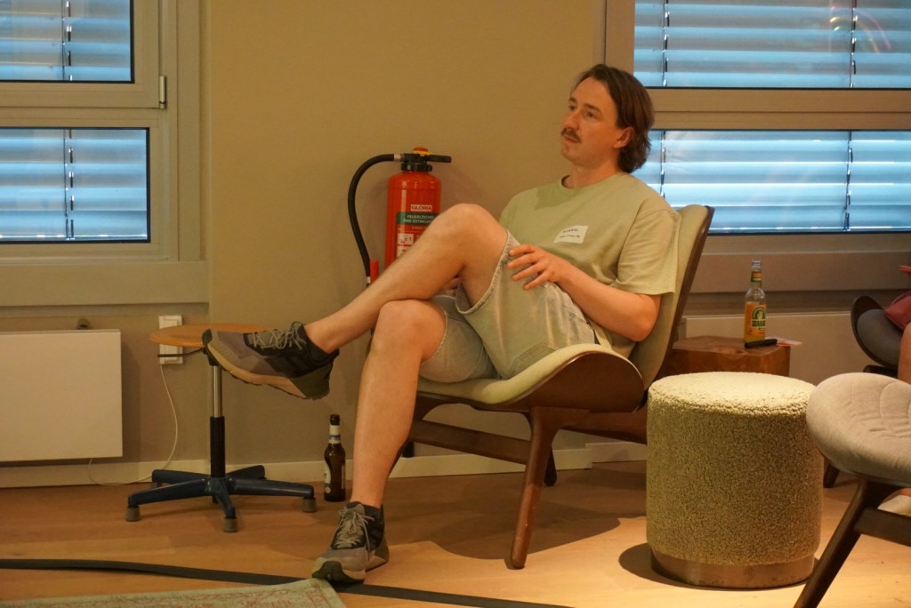 Michael listing to KP sharing their story about Product Field at ProductTank Frankfurt